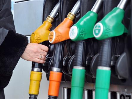 Cmimi i gazit reduktohet me pese leke per liter; Tarifa e rilicencimit pengon uljen e naftes Cmimi i gazit reduktohet me pese leke per liter; Tarifa e rilicencimit pengon uljen e naftes
